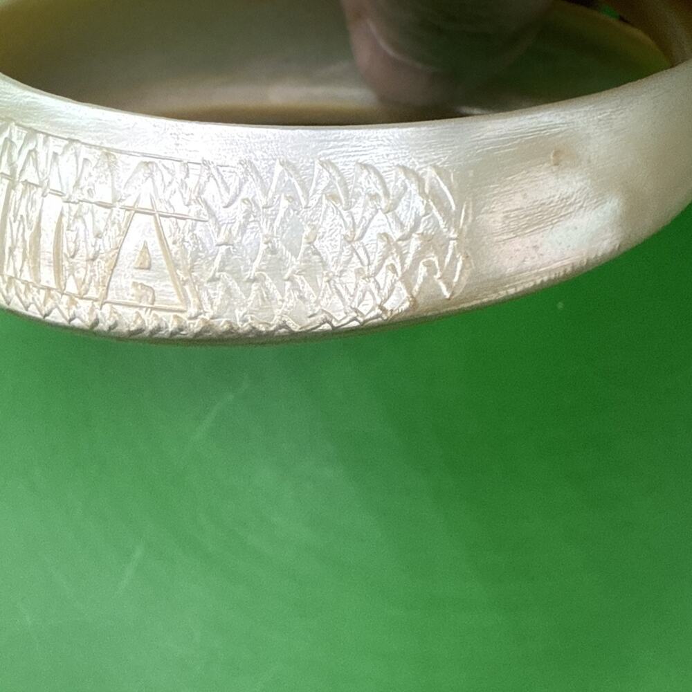 Vtg Iridescent Mother Of Pearl Carved Cuff Bracelet New Caledonia Bangle Shell - Picture 8 of 11